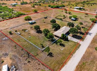 152 Clearwater Xing, Orange Grove, TX 78372