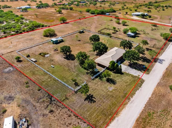 152 Clearwater Xing, Orange Grove, TX 78372