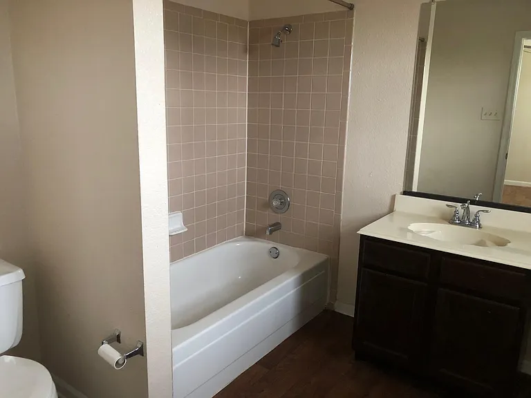 615 Valley Spring Dr — Photo 10