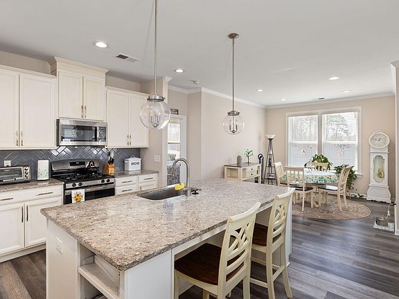 4th image of 165 Carbone Ln