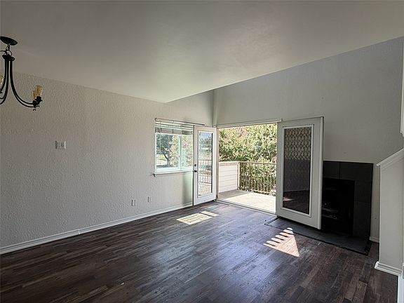 5th image of 3125 Sondra Dr APT 201