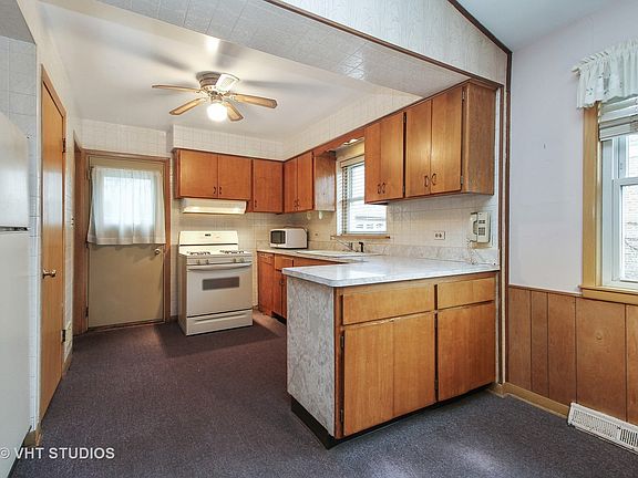 3rd image of 5537 Oak Center Dr