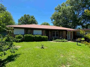 219 Mockingbird Dr, Hooks, TX 75561