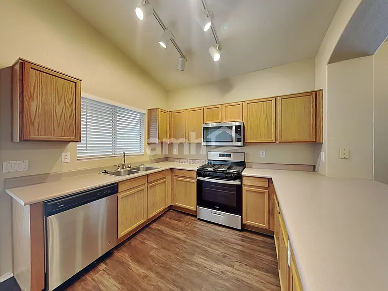 15640 W Magnolia St — Photo 3