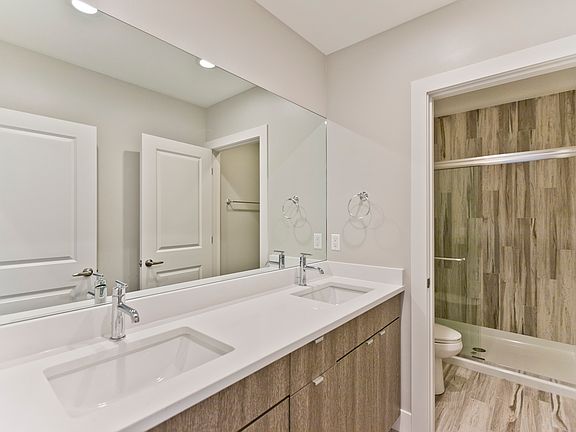 4th image of 2725 N Ashland Ave #3S