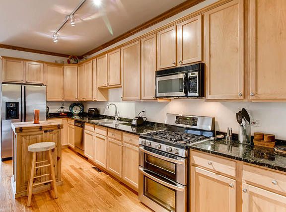 4th image of 2667 W Warren Blvd #1