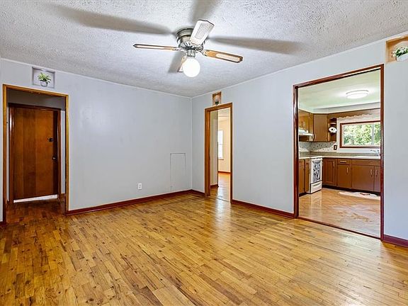 4th image of 4905 Oakland Ave