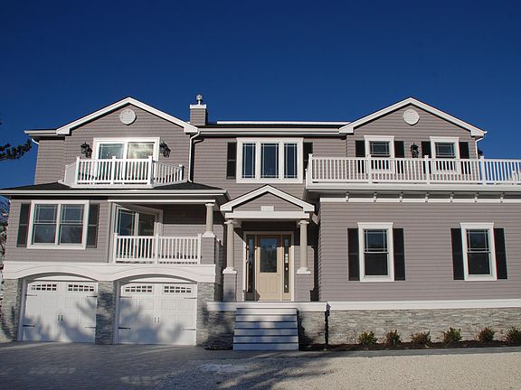 2nd image of 83C Long Beach Blvd