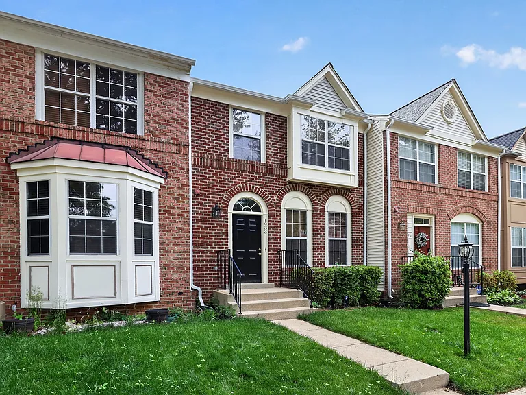 1933 Beecham Ct — Photo 1