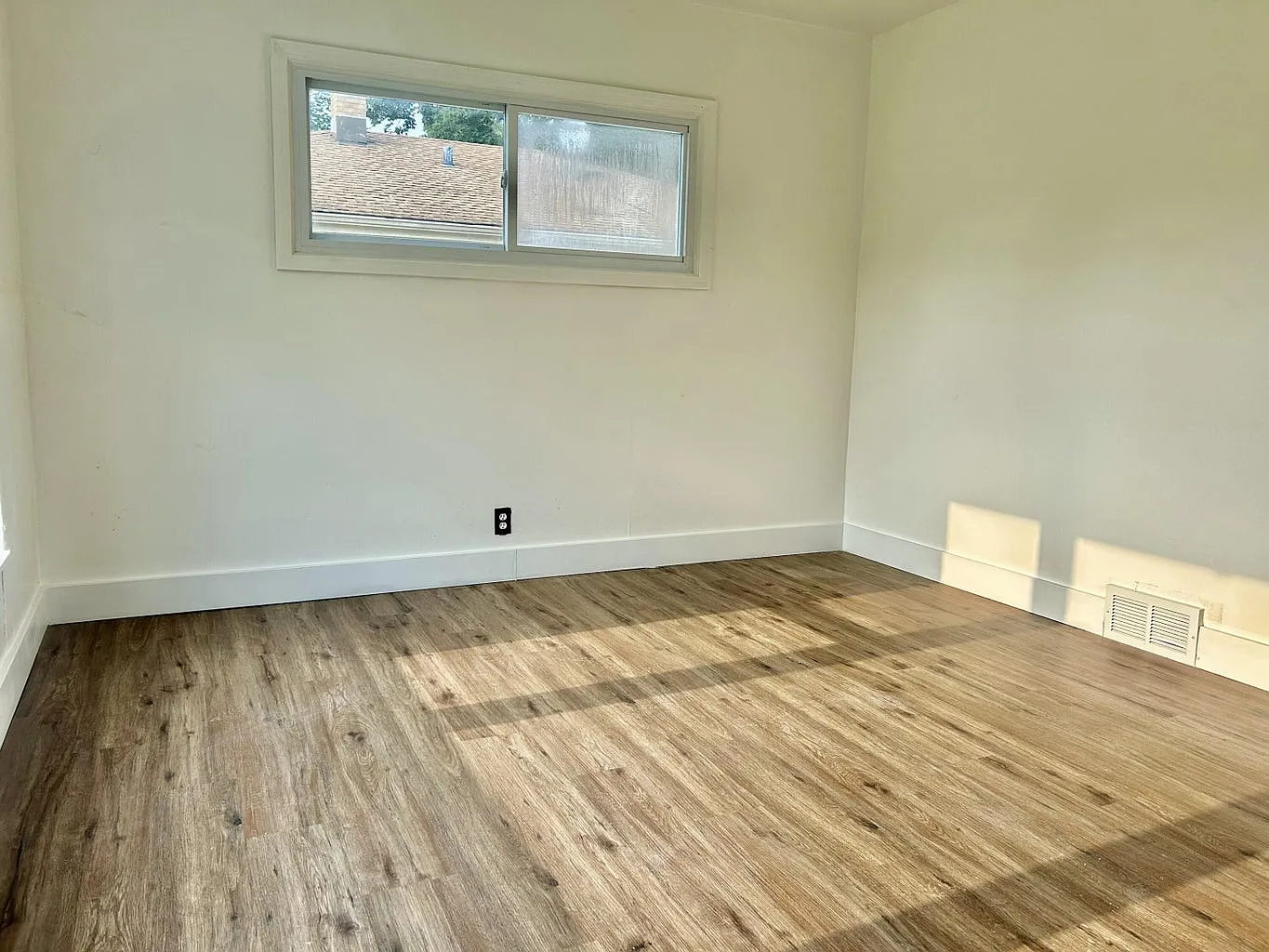 3 bed, 903 sqft, $1,600 — Photo 2