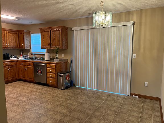 4th image of 1302 Cloverleaf Ct