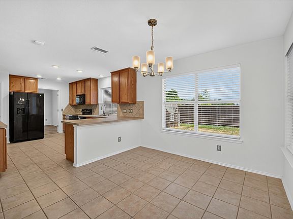 5th image of 1601 Santos Dr