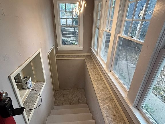 4th image of 621 N Leverett Ave APT 6