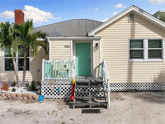 4th image of 2621-2623 Estero BLVD