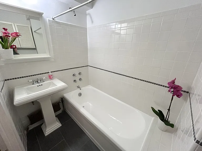200 W 20th St #402 — Photo 9