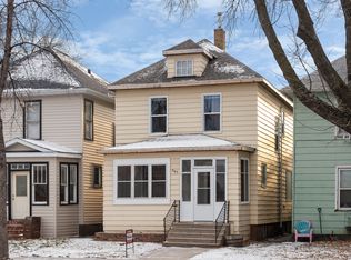 305 N 5th St, Grand Forks, ND 58203