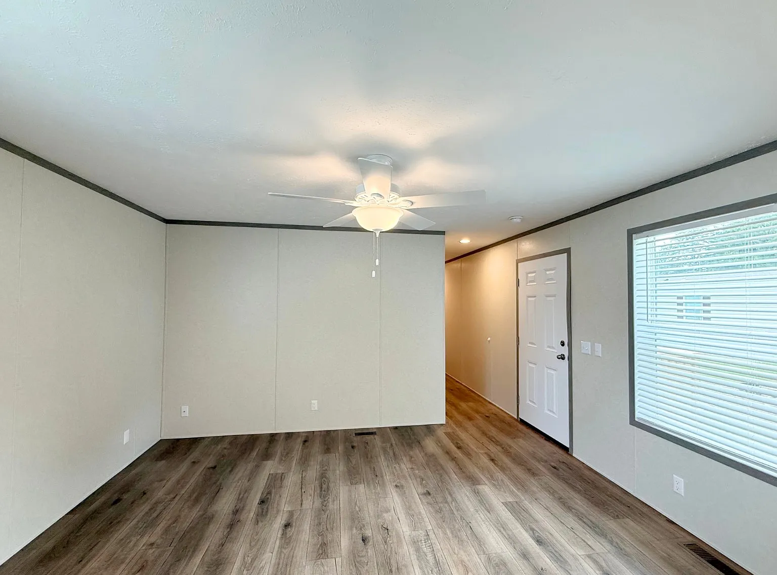 3 bed, 2.0 bath, 1120 sqft, $1,245 — Photo 2