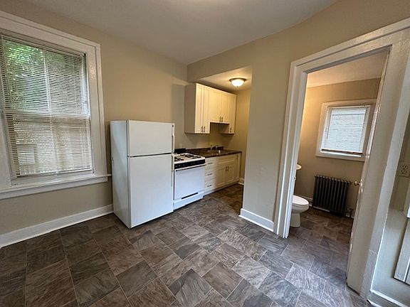 5th image of 2943 N Bartlett Ave #3