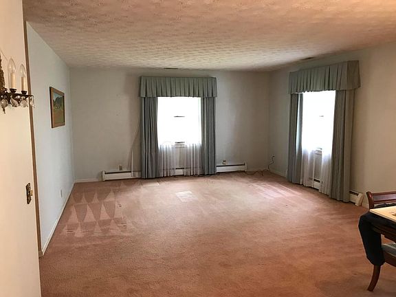 3rd image of 565 Overlook Dr NE