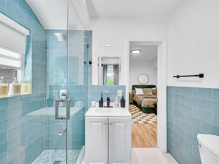 426 NE 26th St #1 — Photo 35
