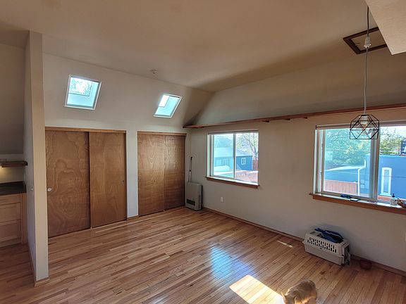 2nd image of 860 N Lipan St