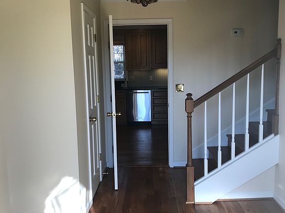 3rd image of 102 Honey Horn Dr