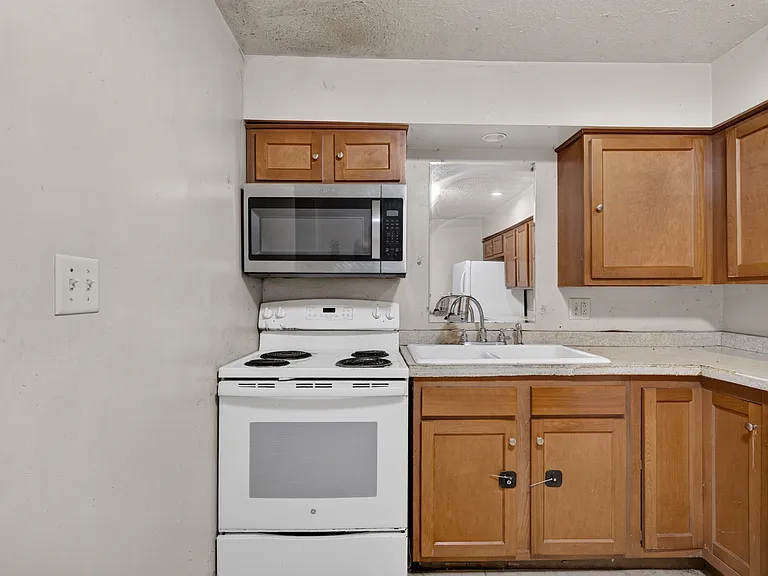 211 Park Ave #2 — Photo 4