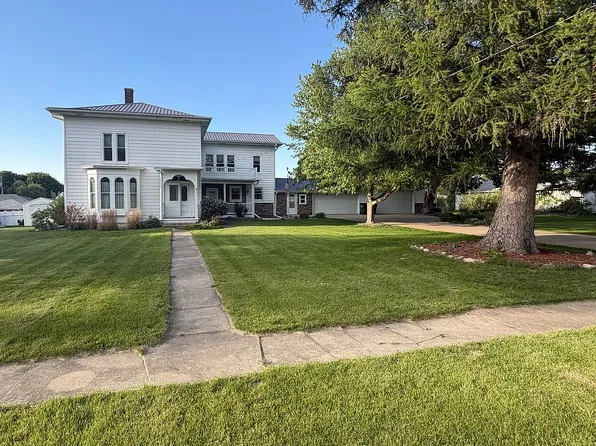 921 Middle St, Mediapolis, IA 52637