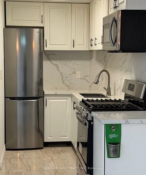 366 Waratah Ave #BASEMENT — Photo 4