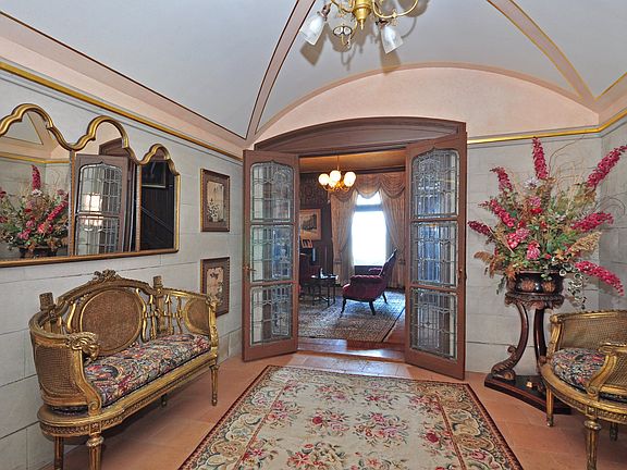 3rd image of 31 Fort Hill Dr