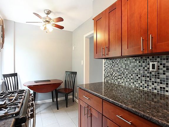 5th image of 125 15th St APT C1