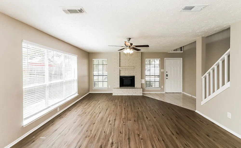 3 bed, 2.5 bath, 2191 sqft, $2,005 — Photo 4