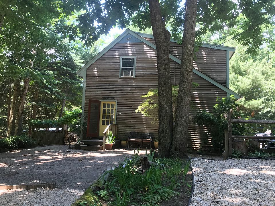1st image of 8 Mudford Ave
