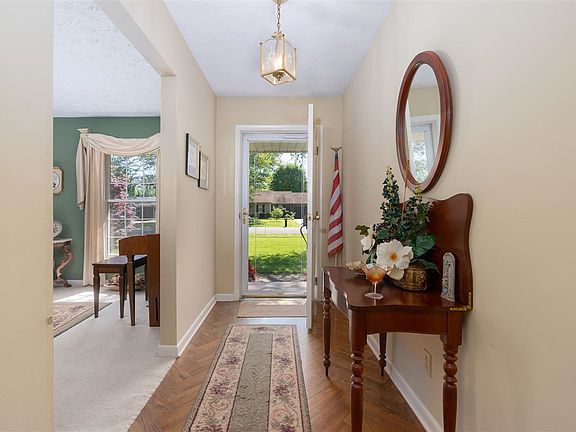 5th image of 2717 Garrett Dr