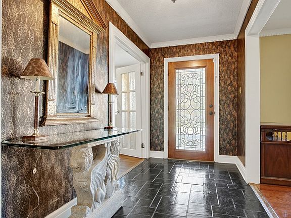 3rd image of 3639 Pin Oak Ave