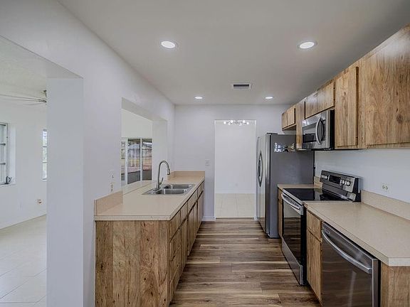 3rd image of 4800 NW 44th Avenue