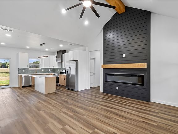 3rd image of 102 Goodknight Ranch Rd
