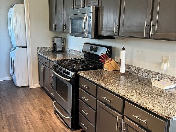4th image of 440 Walnut Dr