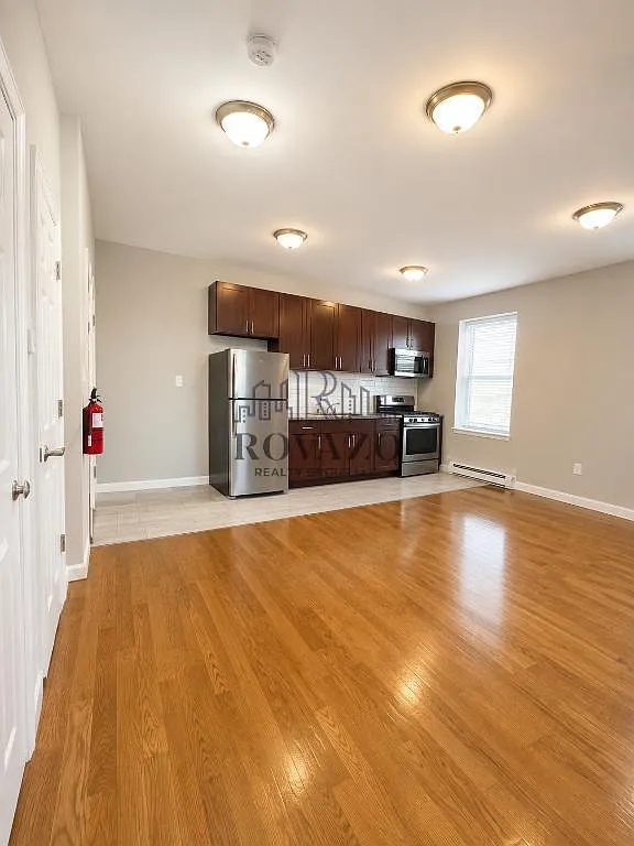 2 bed, 600 sqft, $1,795 — Photo 1