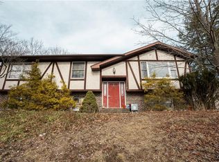 6 Apache Dr, Mount Bethel, PA 18343