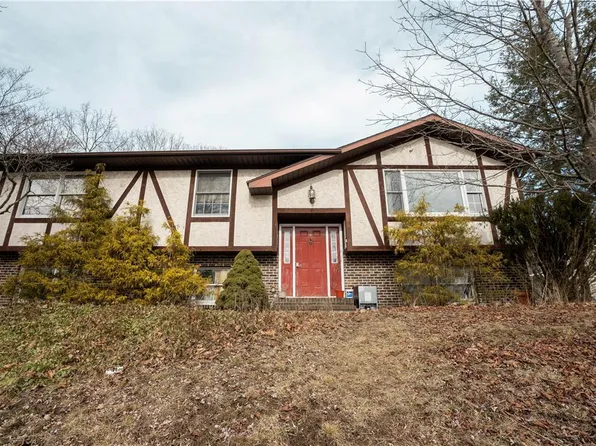 6 Apache Dr, Mount Bethel, PA 18343