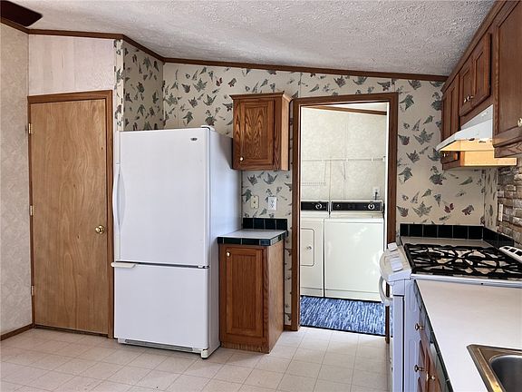 2nd image of 1629 Glenhaven Ln
