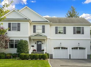 40 Colonial Ave, Larchmont, NY 10538