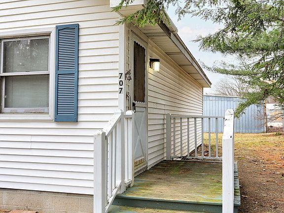 4th image of 707 N Maple St