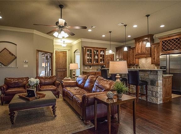 3rd image of 5701 Medinah Dr