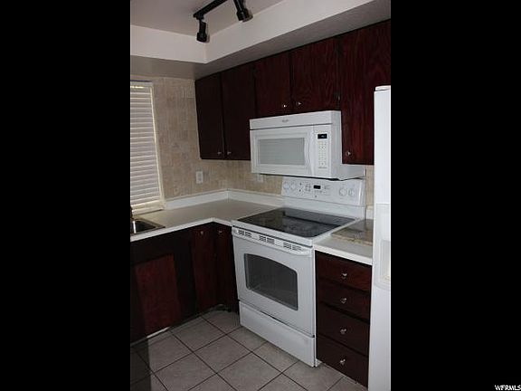 3rd image of 1218 W Carlton Ct