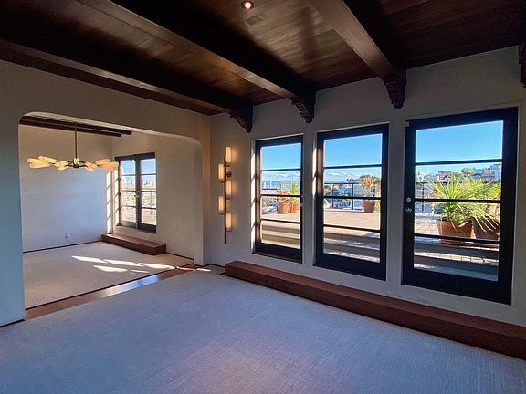 4th image of 377 Collingwood St