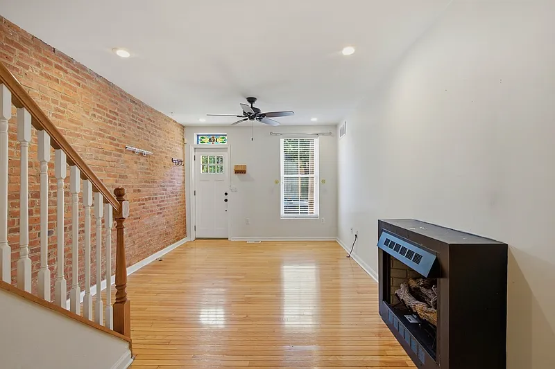 2 bed, 1.5 bath, 956 sqft, $2,400 — Photo 4