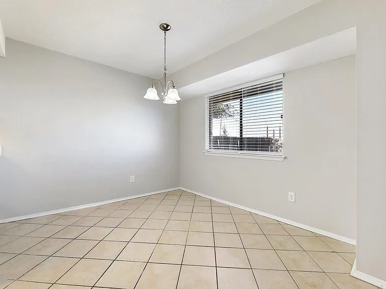 1214 Doonesbury Dr — Photo 8