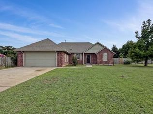 902 Lost Oak Dr, Guthrie, OK 73044